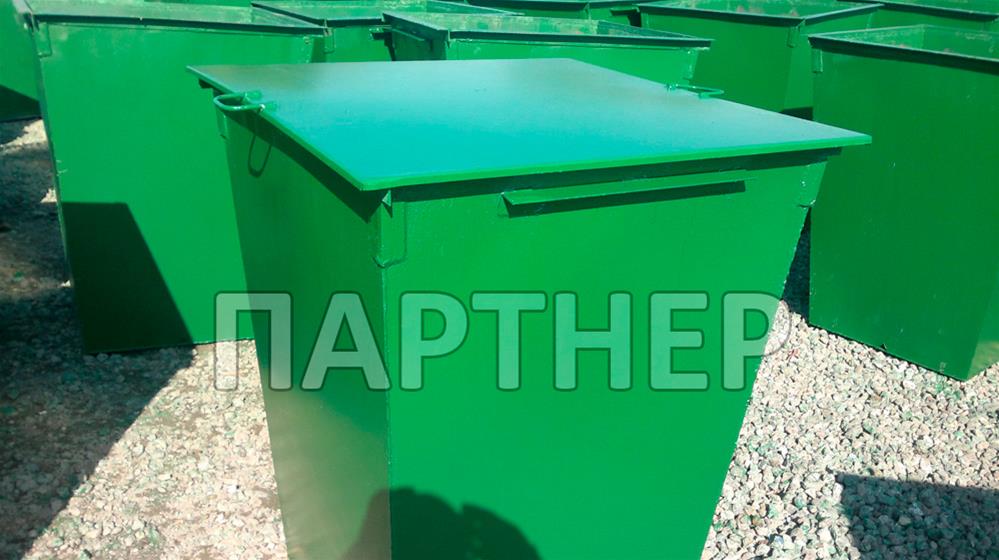 Зеленый мусорный контейнер